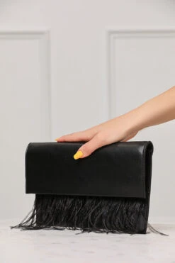 Everlee Feathered Clutch (Black)