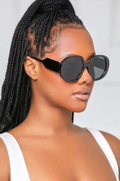 Rubi Retro Sunglasses (Black)