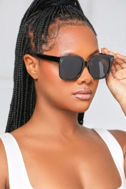 Laguna Oversized Square Sunglasses (Black)