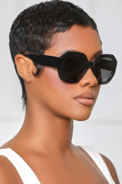 Oliva Sunglasses (Black)