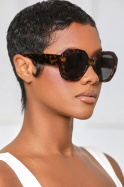 Oliva Sunglasses (Tortoise)